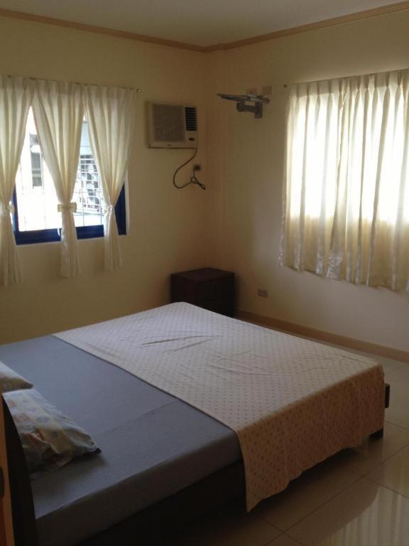 Dumaguete Springs Apartment Dumaguete City Экстерьер фото